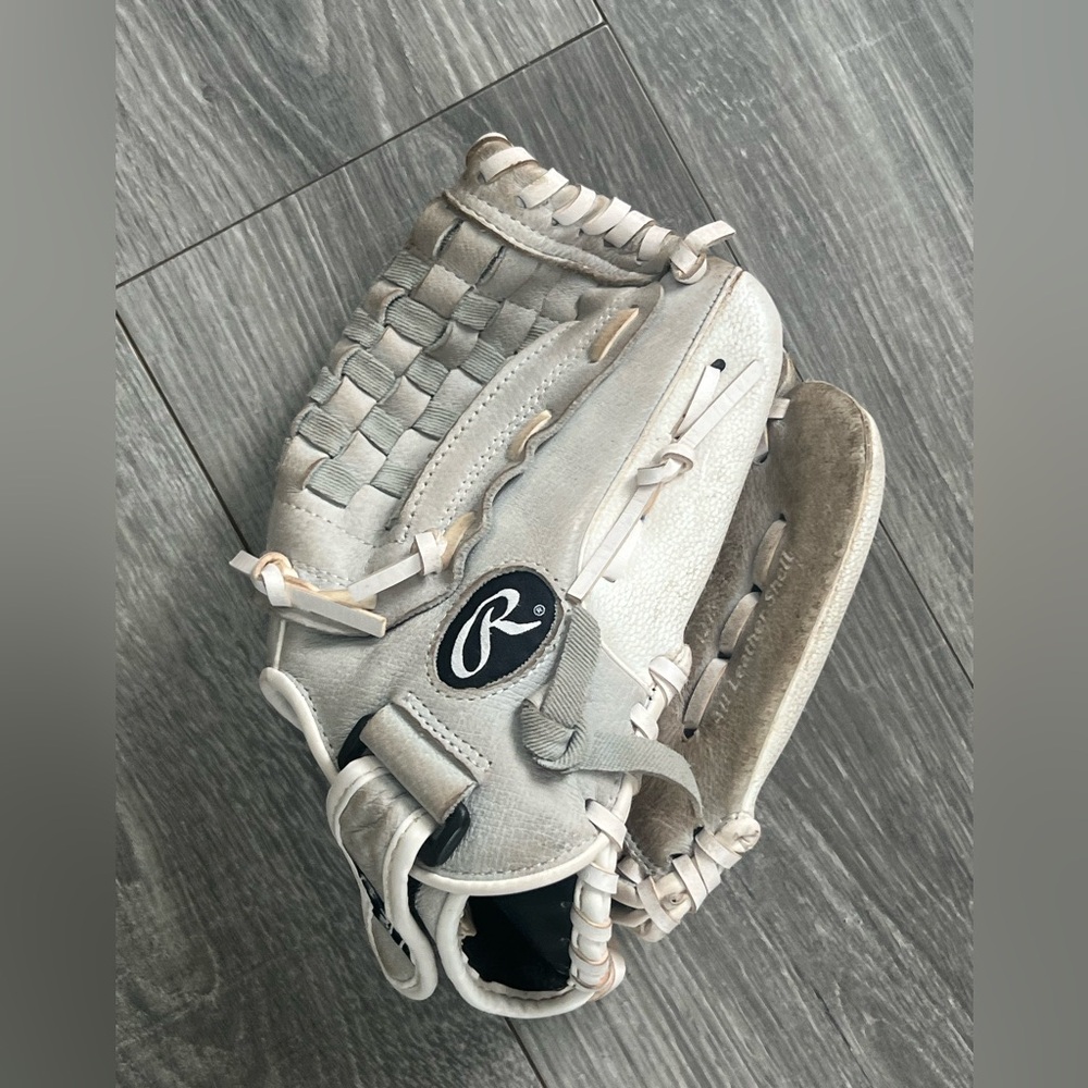 Rawlings Gray and White Softball Glove 12”